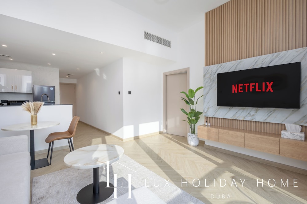 LUX The Marina View Suite 3