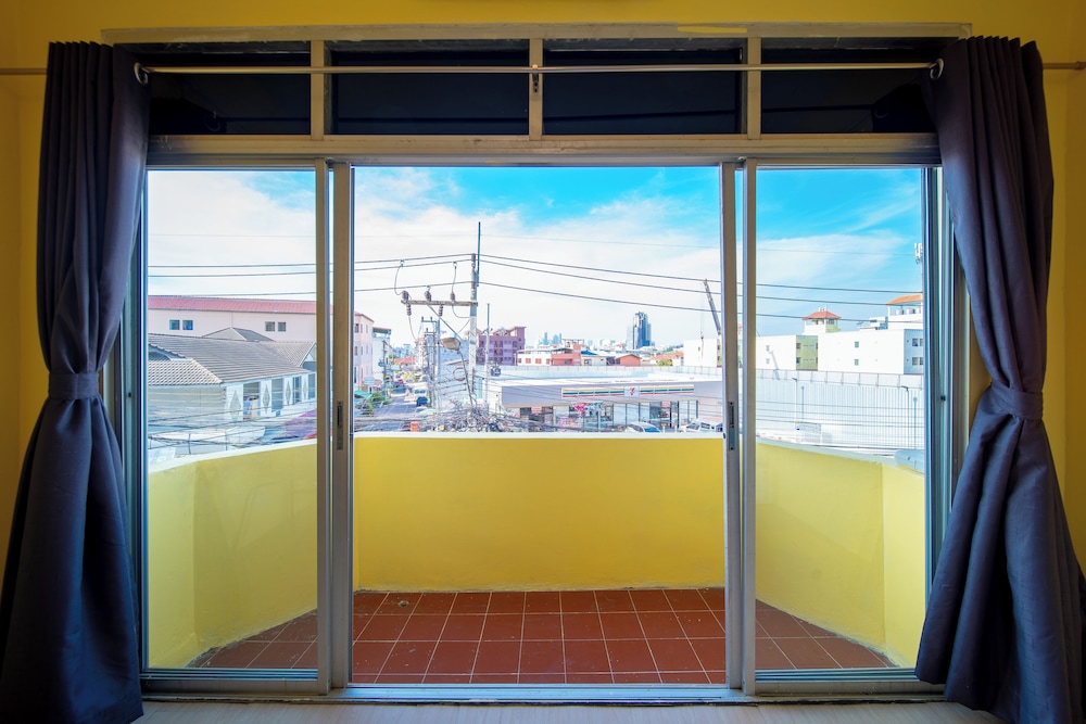UrbanNest Hostel