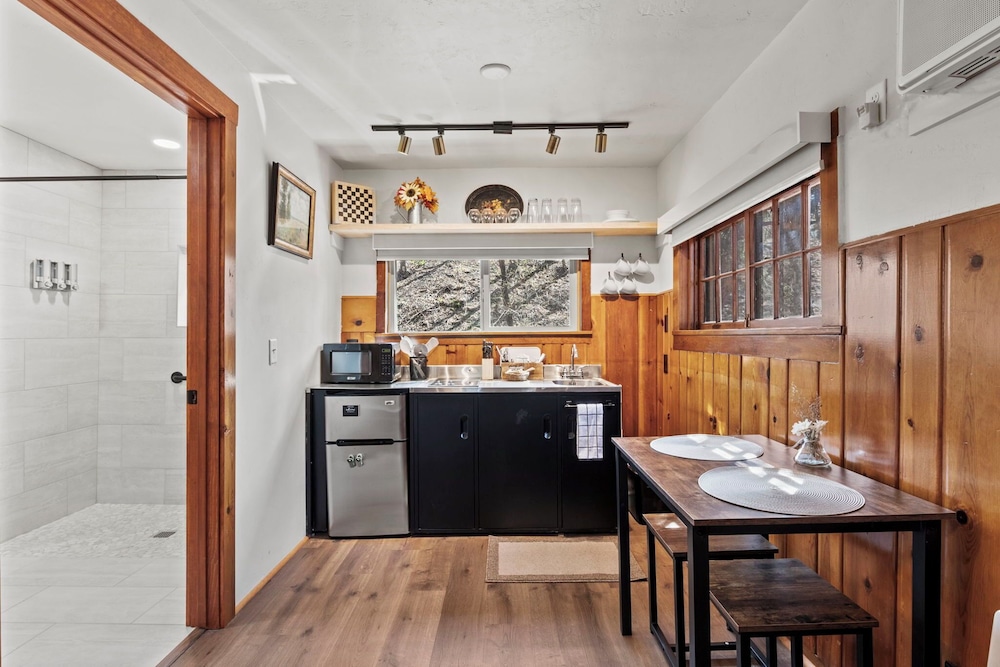 Timber Lodge Cabin 9
