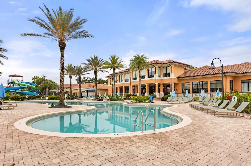 Park Hopper Paradise At Regal Oaks