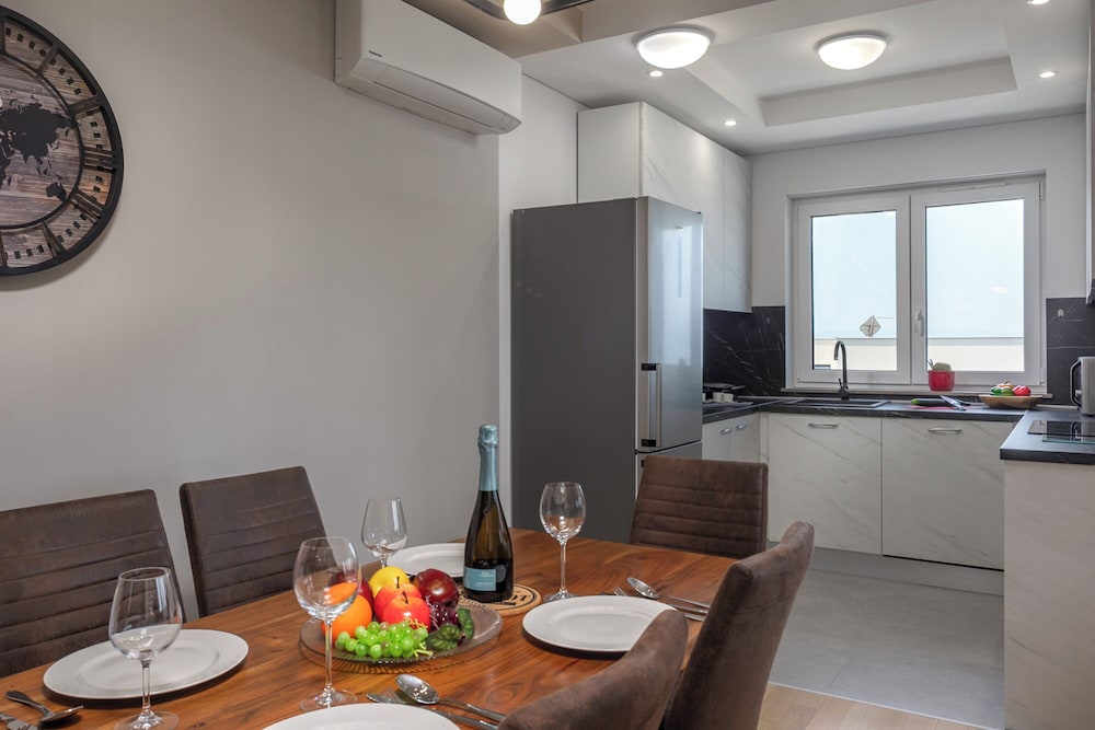 Seaview Apartment Kostrena Two