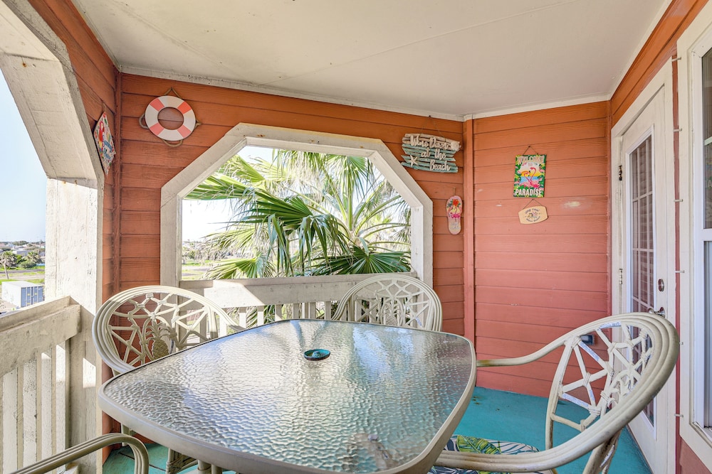Steps to Beach: Ocean-view Galveston Condo!