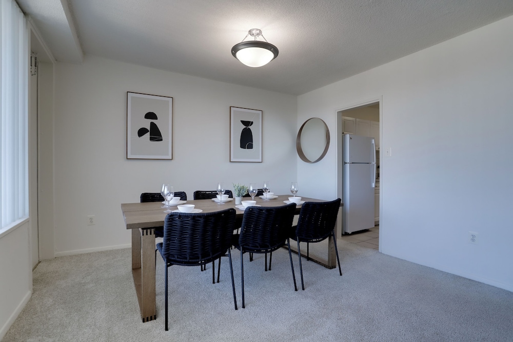 Stylish & Spacious 2BR in Crystal City