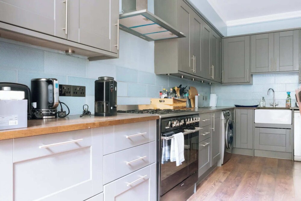 Spacious & Welcoming 2BD Flat - Edinburgh view 2