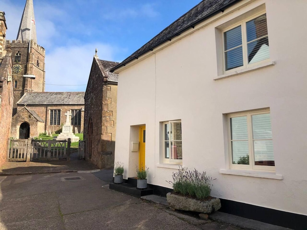 Okehampton Vacations - a Stunning and Cosy Character cob Cottage C1750 - Property Image 1