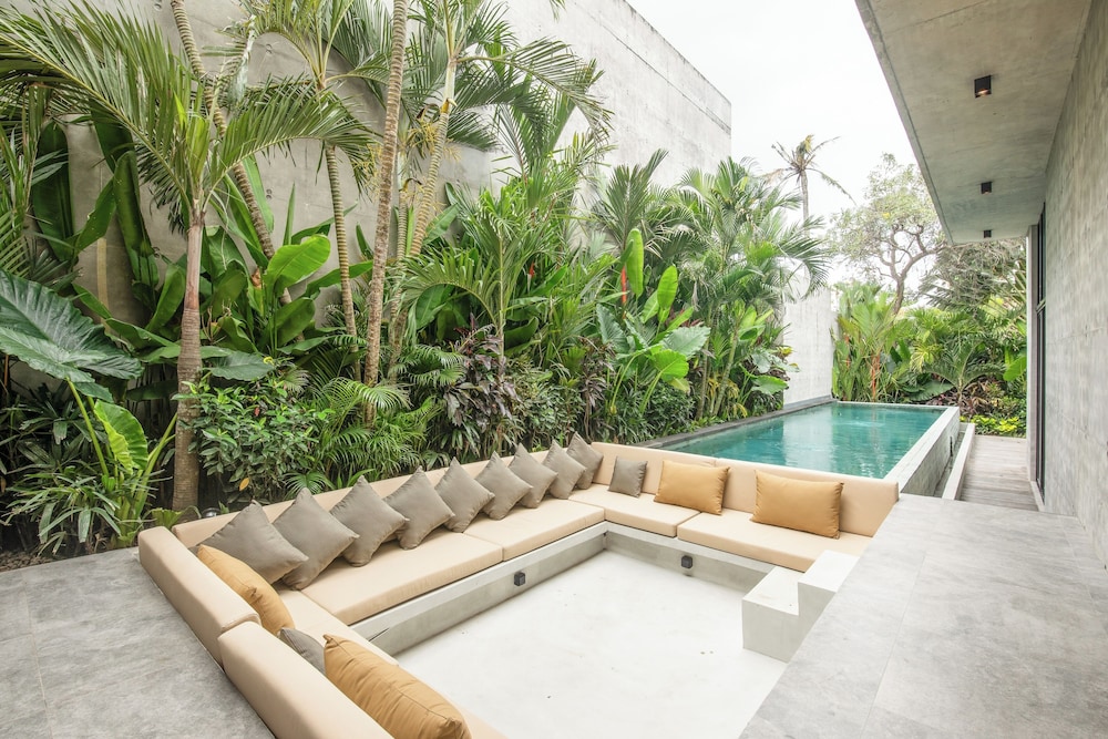 Modern 4 BR Villa Heart of Canggu 8mins to Beach