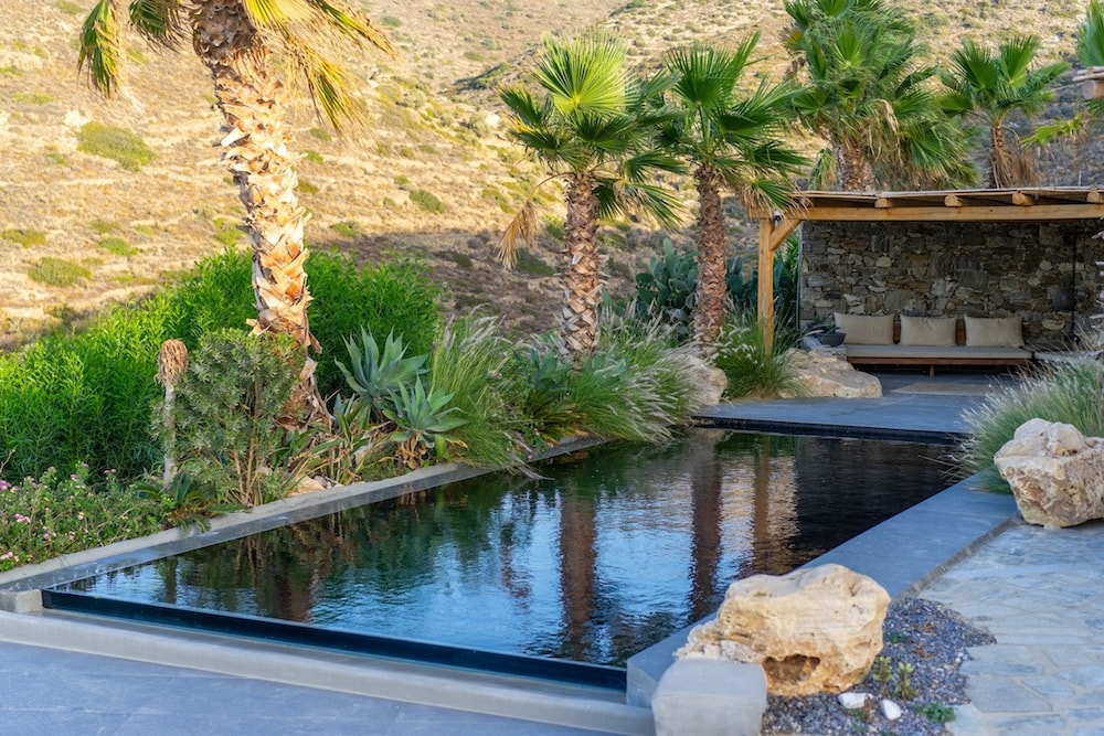 Luxury Villa Delphinus - Allparos Villas