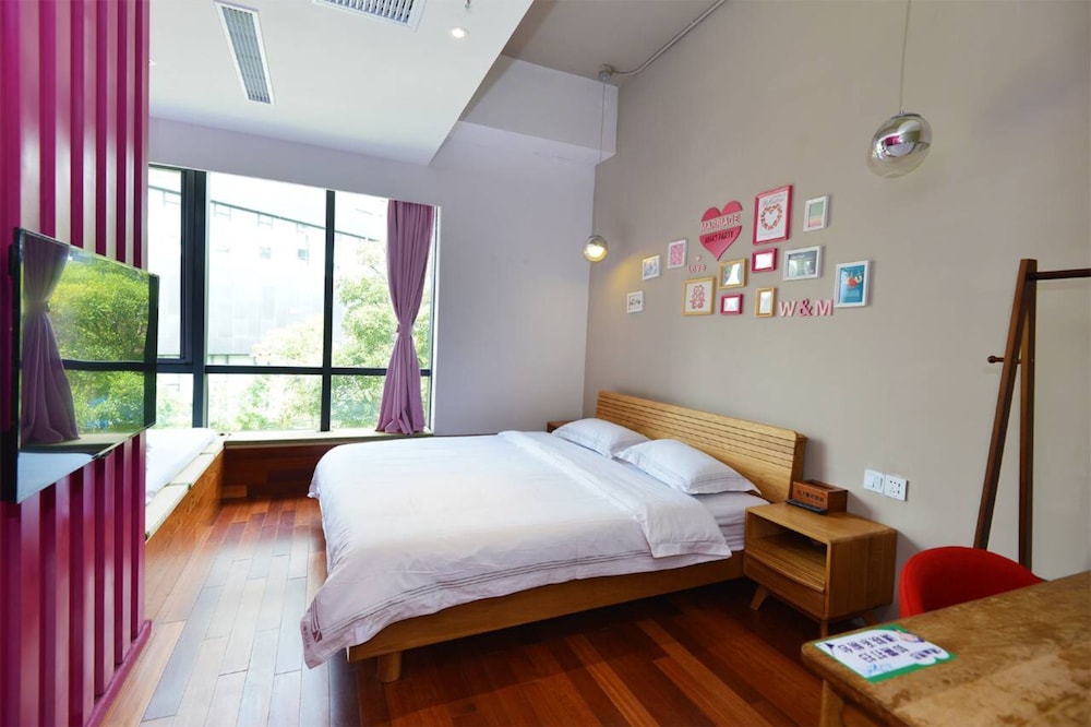 J Trip Youth Hostel