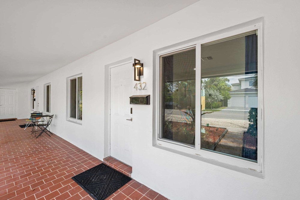 Uhost AI 4-unit Gem Mins to Las Olas Beach