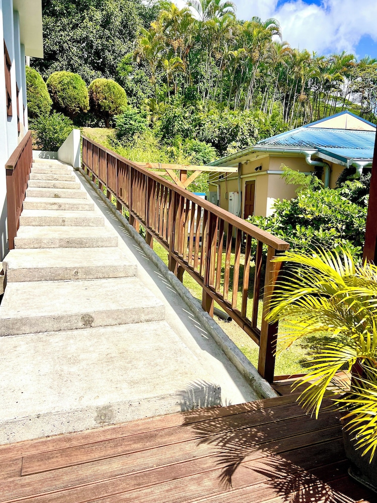 Nikao Hillside Suite