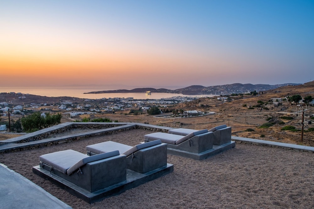 Luxury Villa Delphinus - Allparos Villas