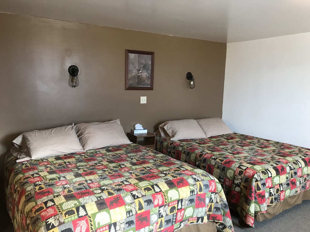 Tenderfoot Cabins & Motel