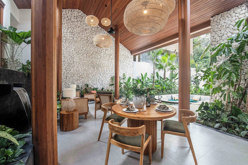 Luxury 2BR Retreat Jungle View Near Ubud Center