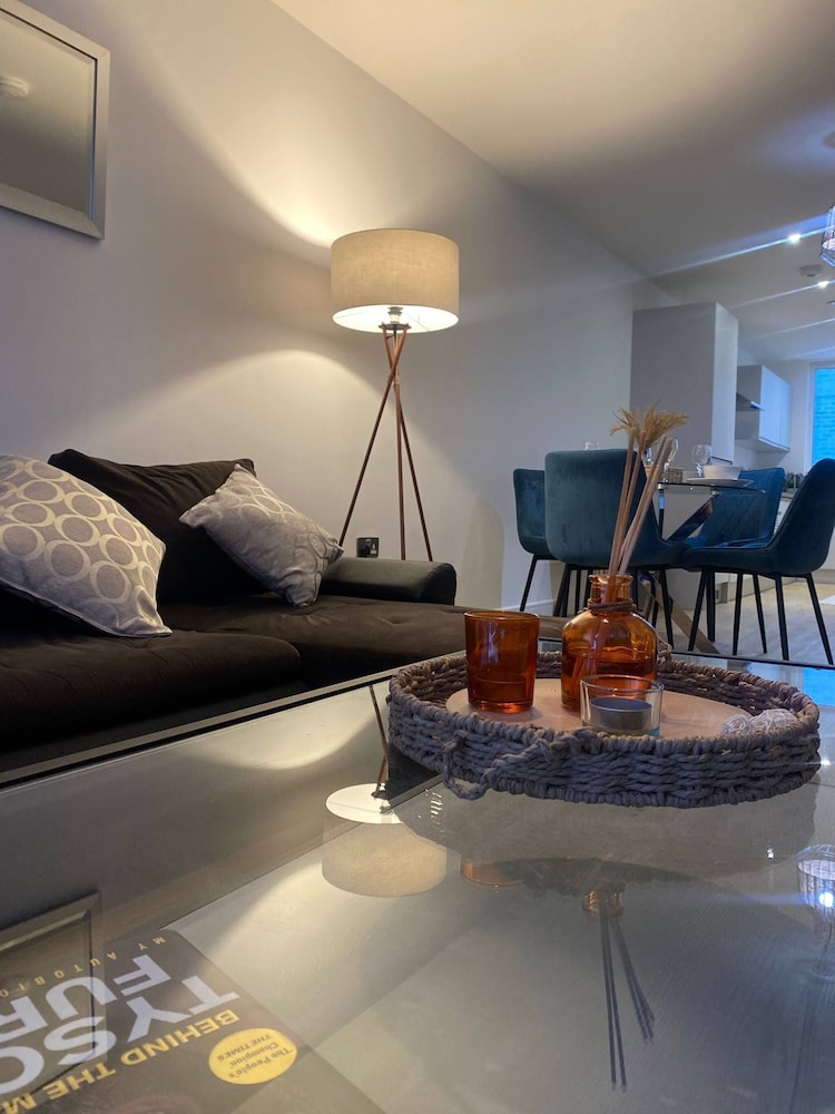 The Dyche - Central Manchester Spacious Apartment - Local Attractions