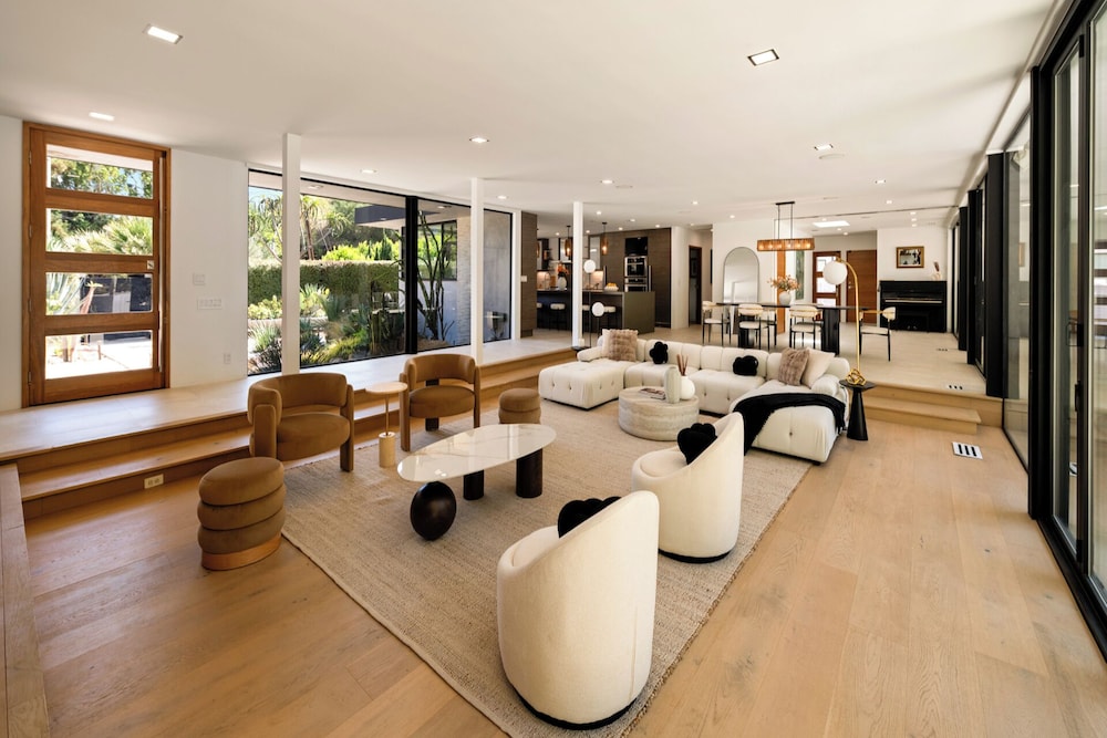 Valea Estate - Secluded Beverly Hills Retreat 1-acre Oasis