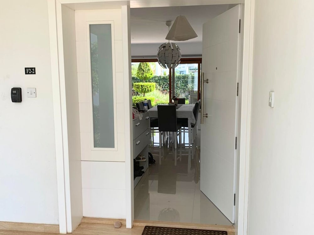 Highly Comfortable Family-friendly Apartment in Lovely Area