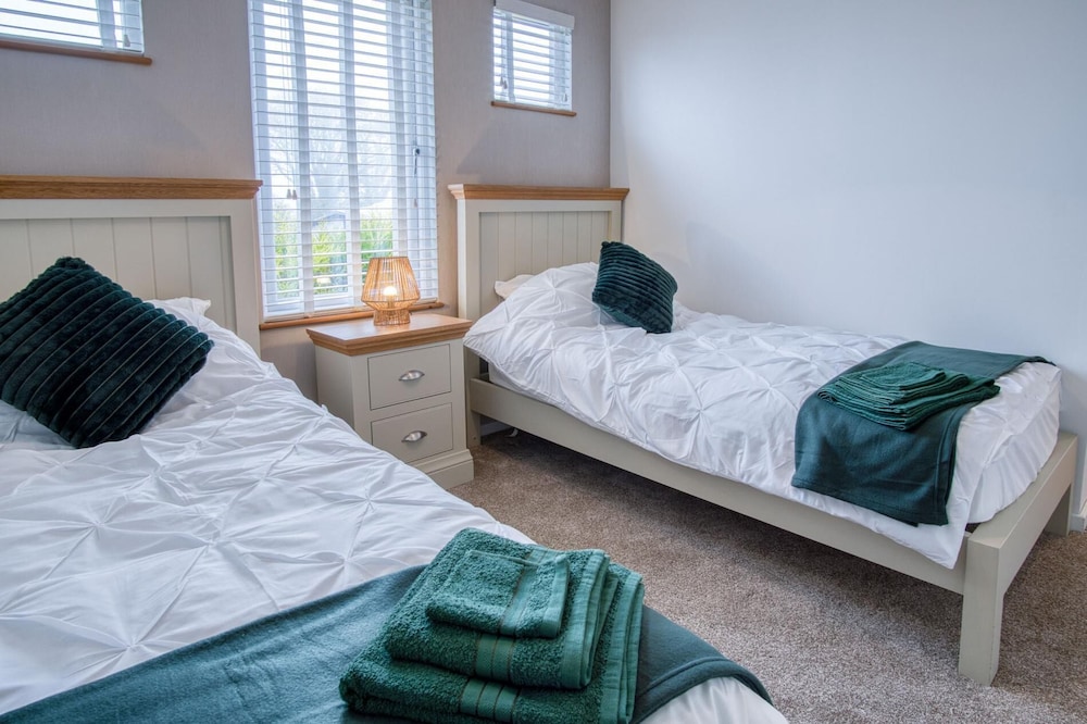 Swallow Lodge - 3 Bedroom Lodge - Wisemans Bridge