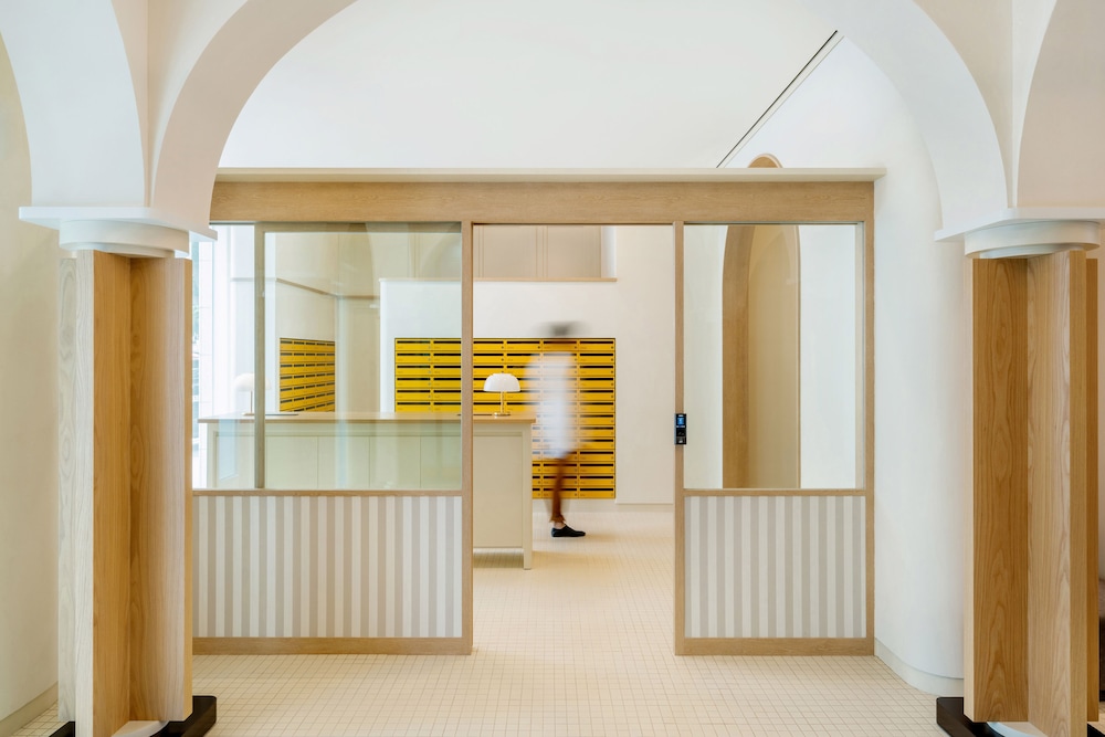 Lobby & Reception