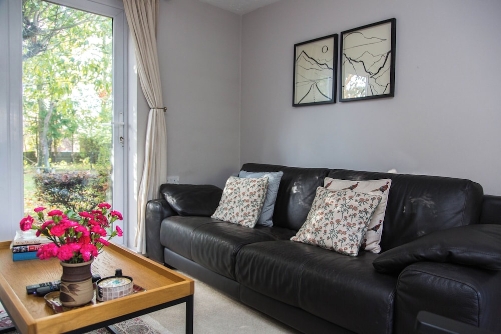 Calm Private Annex Ideal to Work, Rest & Explore