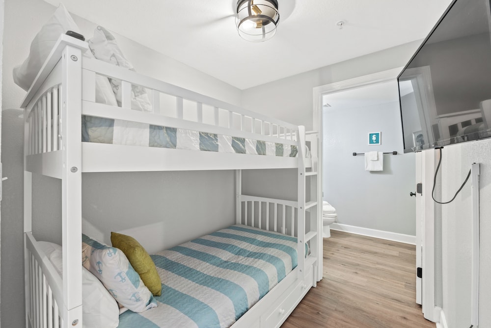 Tidewater by Book That Condo