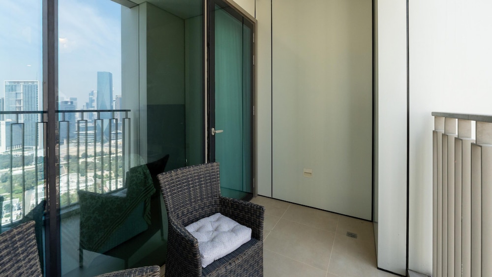 Elegant 1BR Apt Steps Away From Dubai Mall