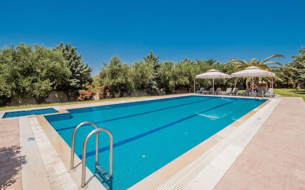 Leone Luxury Villas