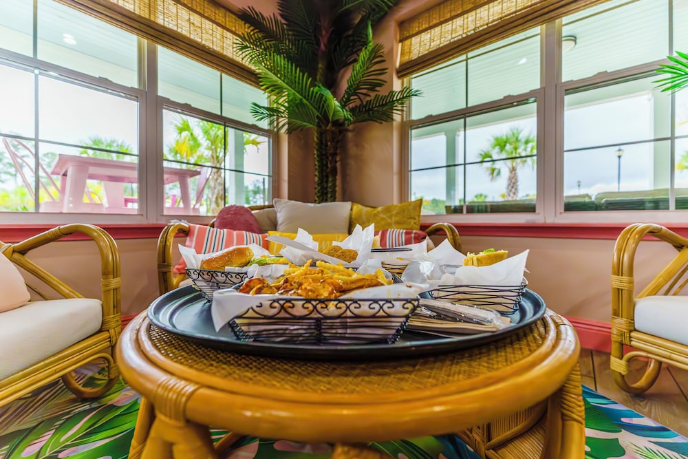 Island Oaks RV Resort
