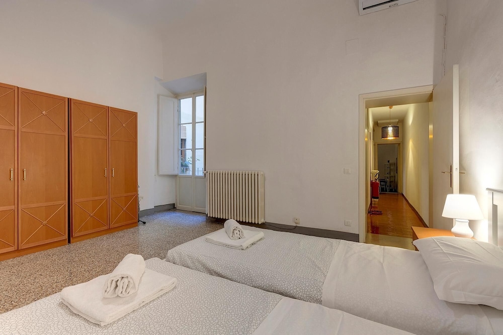 Servi 34 in Firenze With 3 Bedrooms and 2 Bathrooms