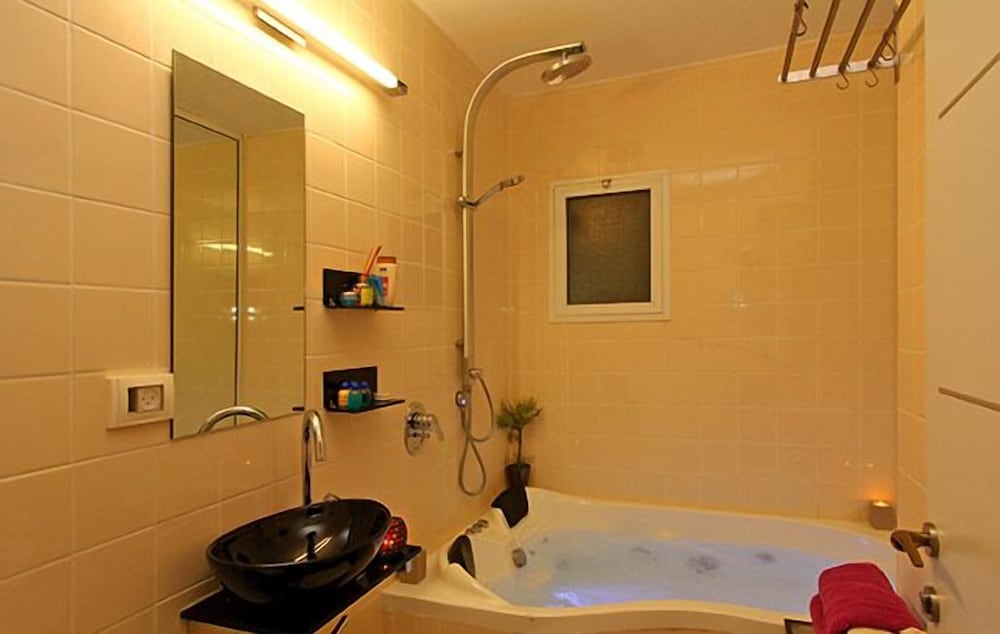 Nuriel Fruit & Guest House
