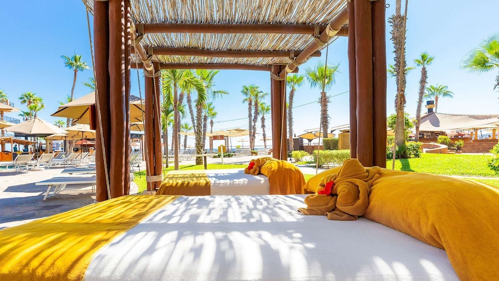 Deluxe Condo at Villa Del Palmar