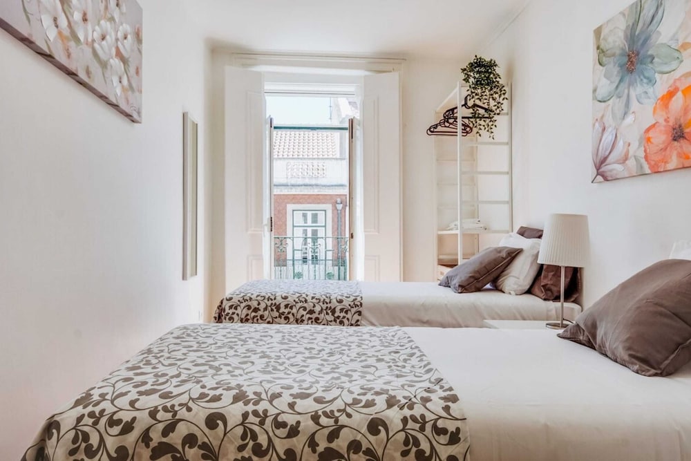 3 Bedroom Apartment in Baixa With River View view 3