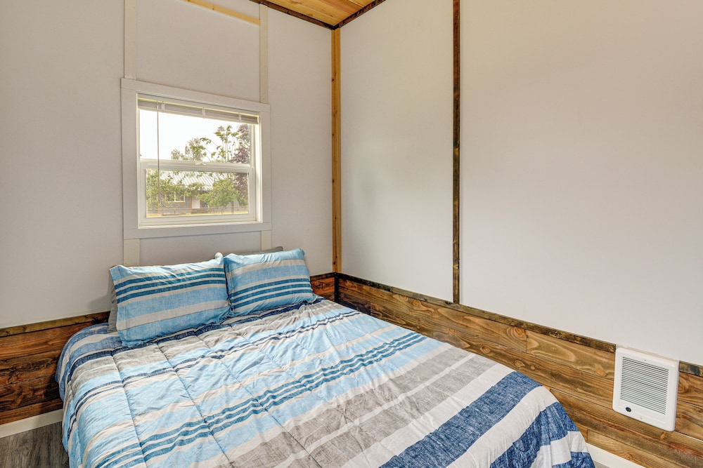 Near Twilight Sites & Scenic Hikes: Forks Apt