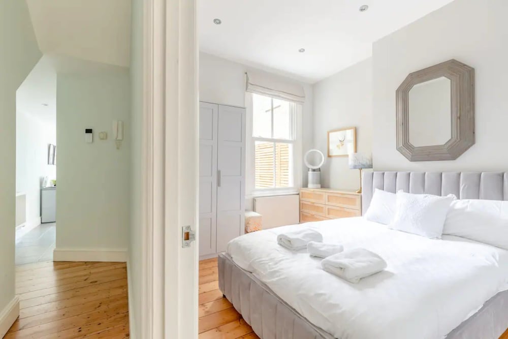Stylish 1 Bedroom Apartment in Nine Elms With Garden