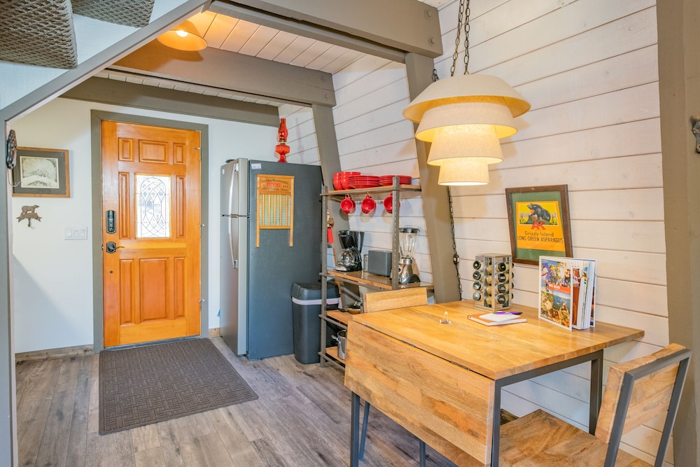Moon View Cabin