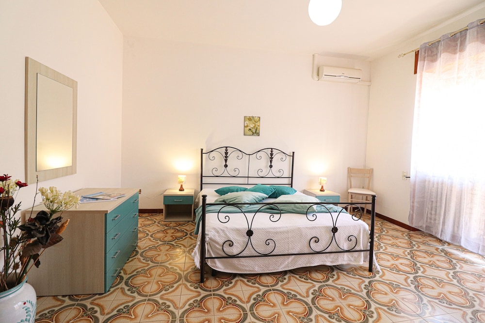 Isabel's House in Otranto 10 Seats view 3
