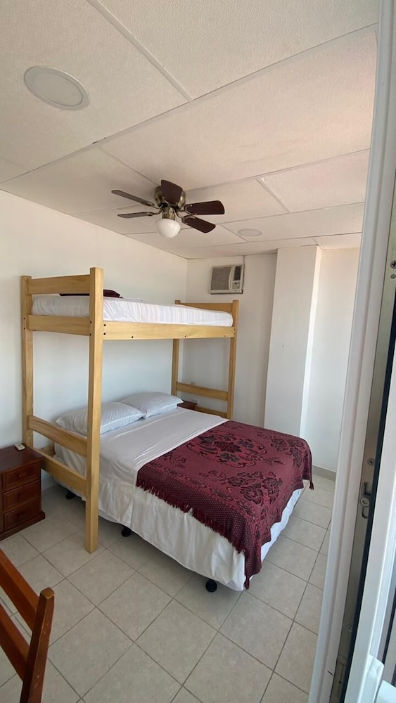 Chescos Hostel & Hotel