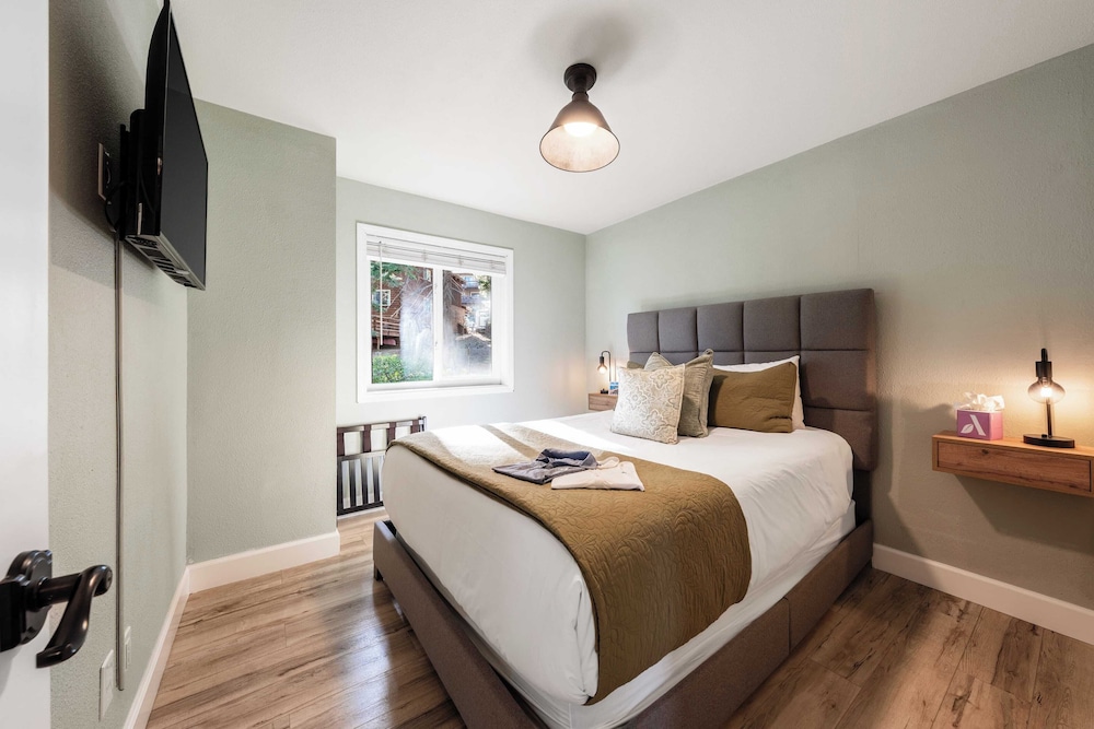Geraldine Drive by Avantstay Hot Tub, Views, Walk to Trails + Game Room