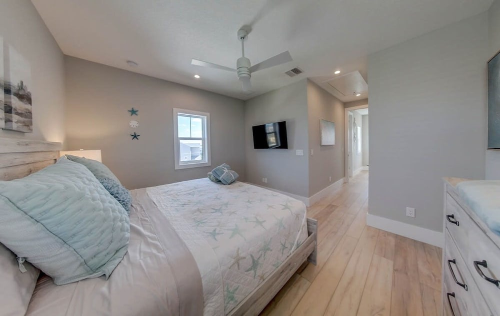 Villa Nautilus Steps Away From the Beach - New Lux 3 Story Pool Hot Tub Home With Elevator