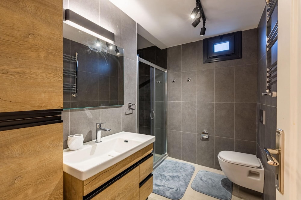 Central Flat With Lovely Terrace in Ferikoy Sisli