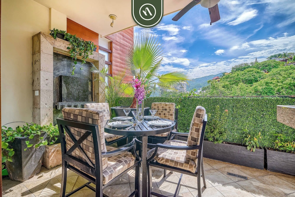 1 BR Condo - Amazing Sunsets From the Roof - Pool