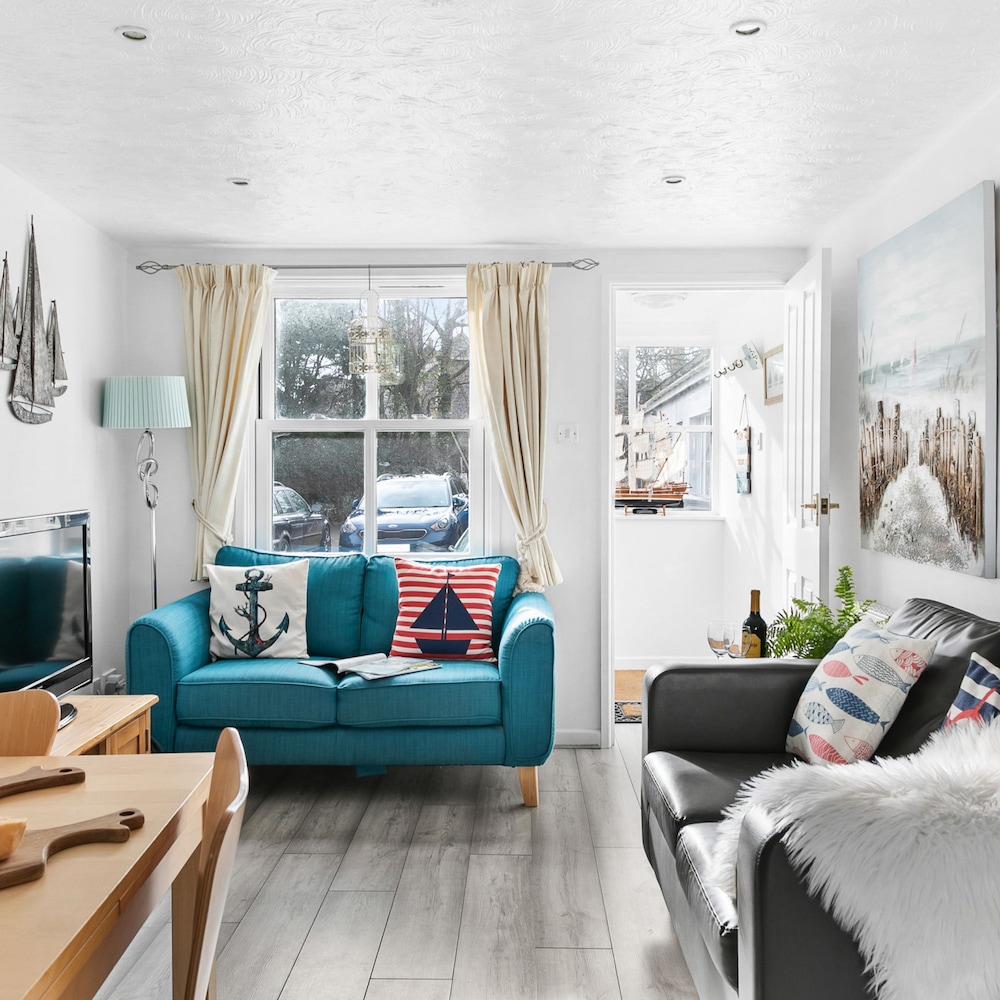 Pippin Cottage - Character Cottage With the Spirit of the sea view 2