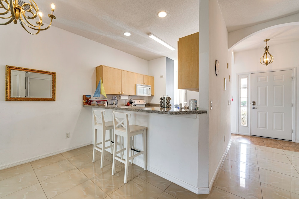 10 Mi to Wdw: Gated Townhome w/ Themed Rooms!