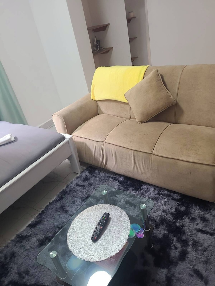 Studio 107, South B, Sana Sana