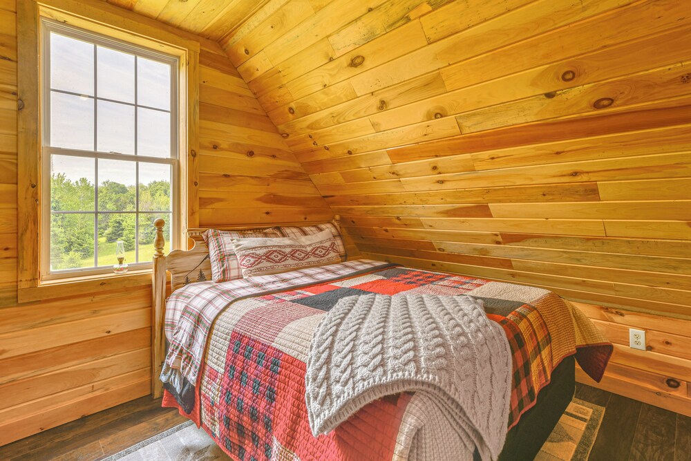 Escape to Nature: Secluded Mcdonough Cabin!