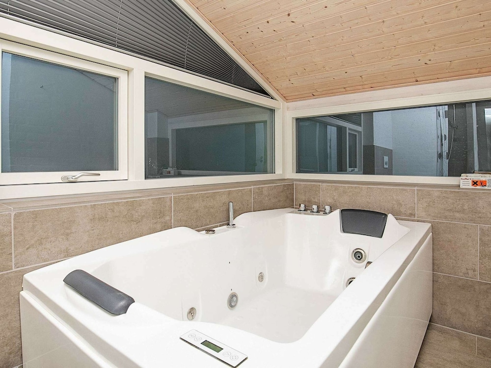 Vibrant Holiday Home in Jutland near Sea view 3