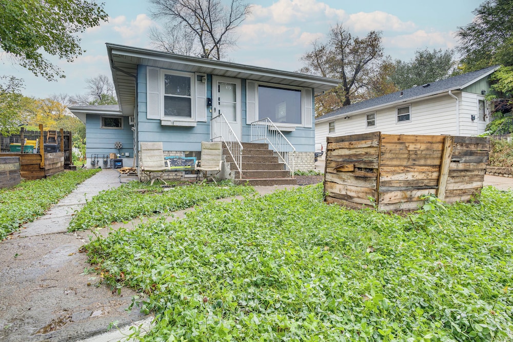 1 Mi to Downtown Bismarck! Residential Duplex