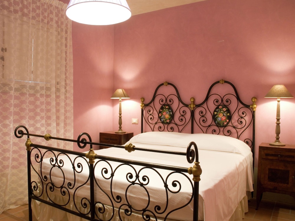 Holiday Home in Braccagni With Wellness & Golf view 2