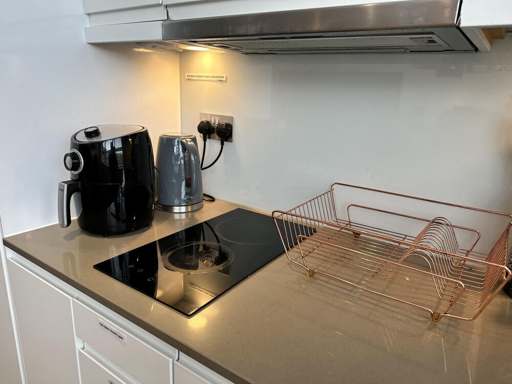 Condo Apartment With Workspace