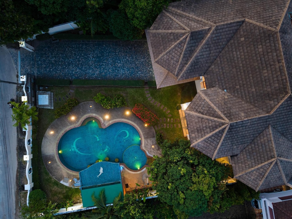 7 Bedroom Pool Villa in Kathu SV1