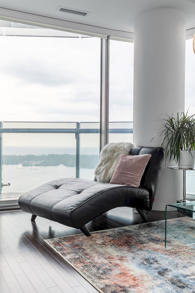 Sky Home with Stunning View of Toronto and Lake Ontario - Image 1